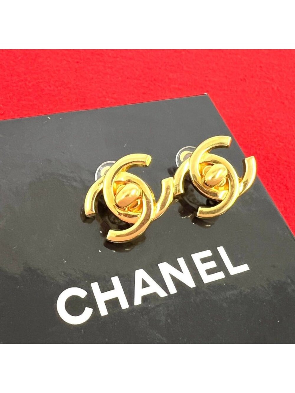 Chanel With Rice 95A Vintage CC Logo Turnlock Motif Earrings Gold